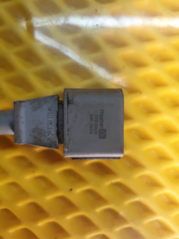 Датчик коленвала SKODA Octavia 2009 A5