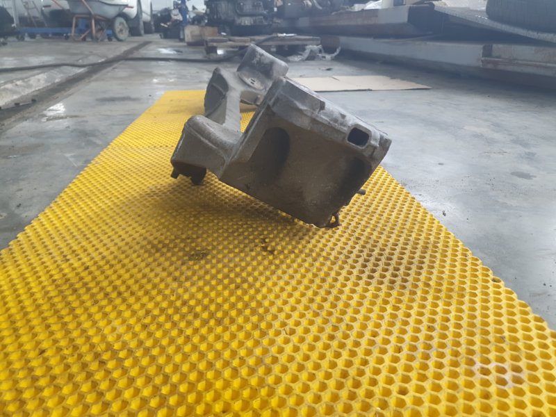 Кронштейн двигателя Volkswagen Phaeton 2005 3D2