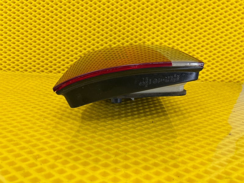 Фонарь внутренний задний правый Volkswagen Touareg 2003 7L6