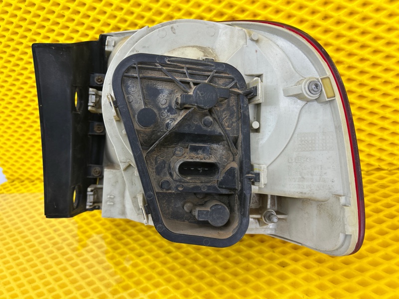 Фонарь задний левый Volkswagen Touareg 2003 7L6