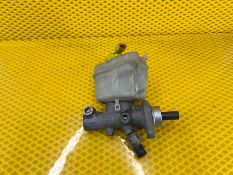 Цилиндр тормозной главный Volkswagen Touareg 2003 7L6