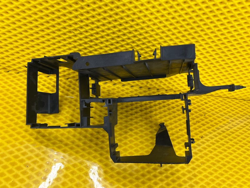 Кронштейн блока предохранителей Volkswagen Touareg 2003 7L6