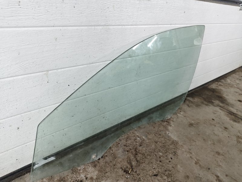 Стекло двери Skoda Superb 2012 3T4