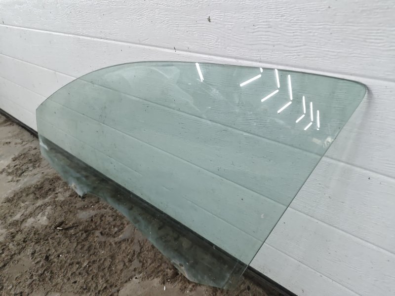 Стекло двери Skoda Superb 2012 3T4