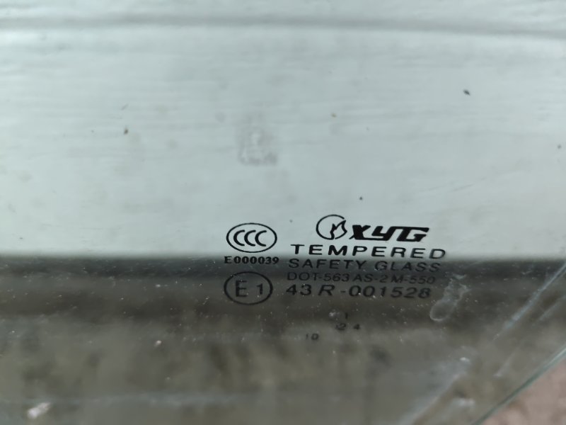 Стекло двери Skoda Superb 2012 3T4