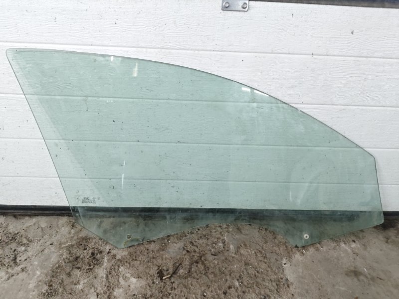 Стекло двери Skoda Superb 2012 3T4