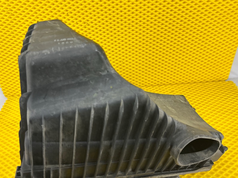 Корпус воздушного фильтра Volkswagen Touareg 2003 7L6