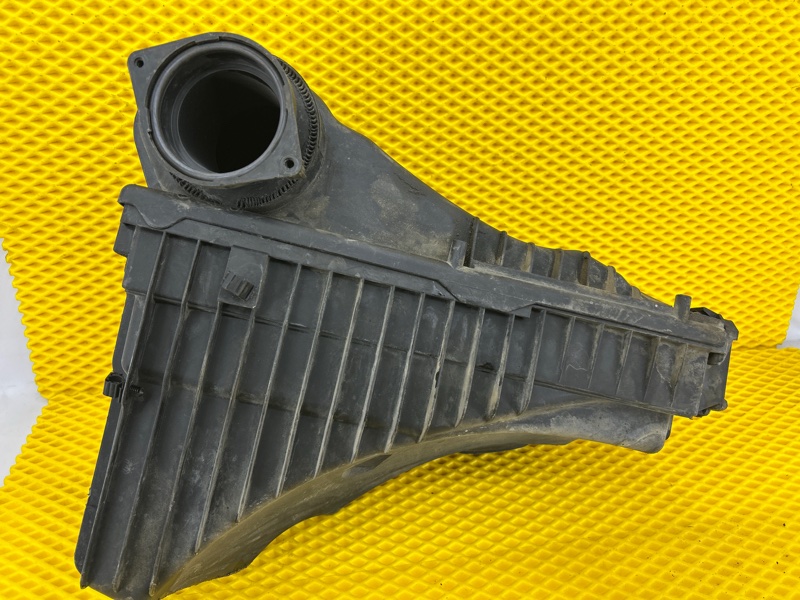 Корпус воздушного фильтра Volkswagen Touareg 2003 7L6