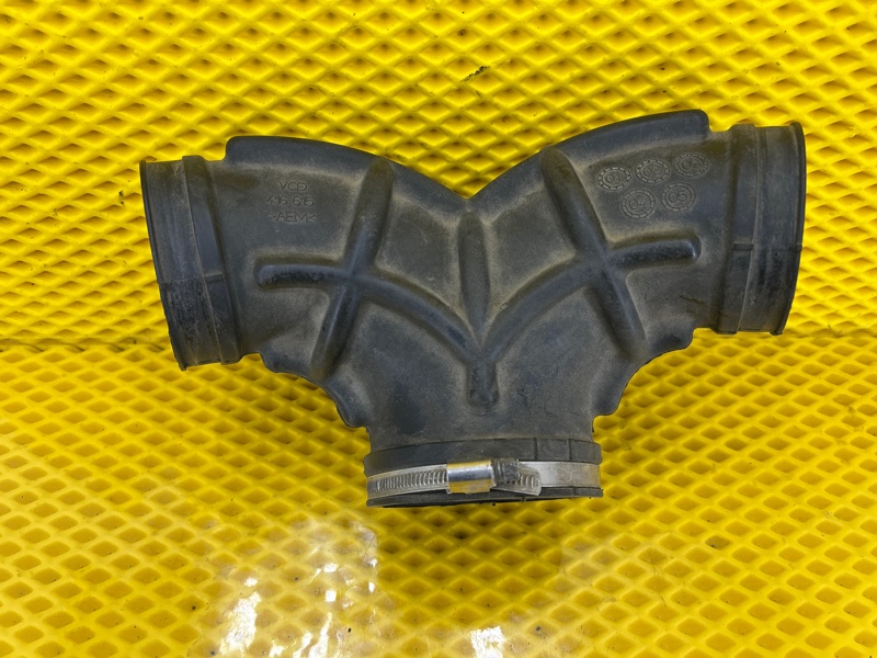 Патрубок воздушного фильтра Volkswagen Touareg 2003 7L6