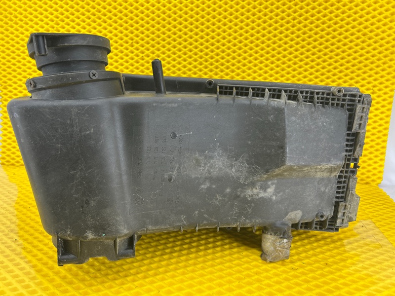 Корпус воздушного фильтра Volkswagen Touareg 2003 7L6