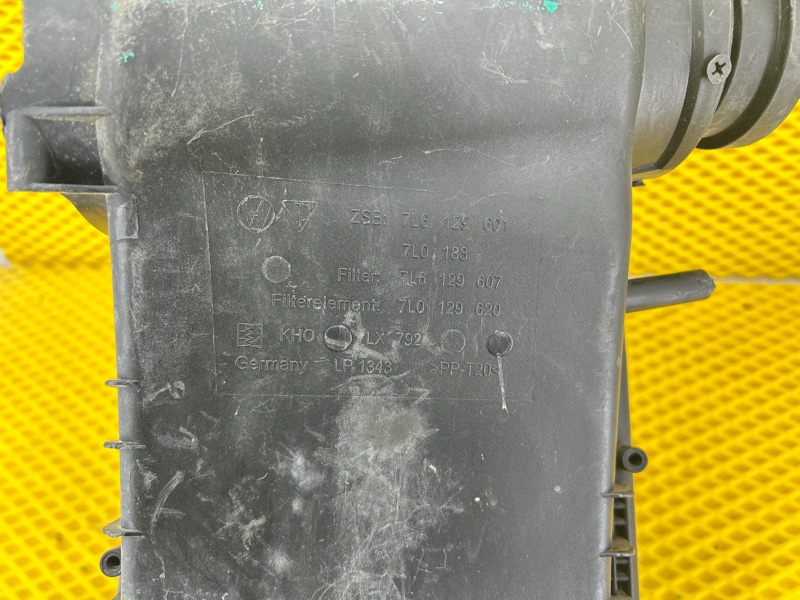 Корпус воздушного фильтра Volkswagen Touareg 2003 7L6