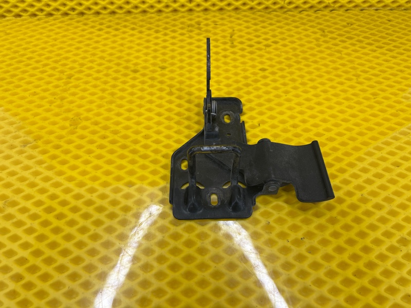 Замок капота Volkswagen Touareg 2003 7L6