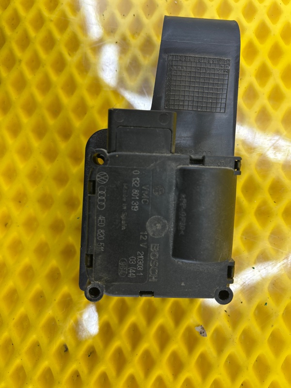 Сервопривод заслонки печки Volkswagen Touareg 2003 7L6
