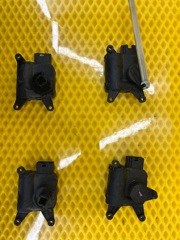 Сервопривод заслонок печки Volkswagen Touareg 2003 7L6