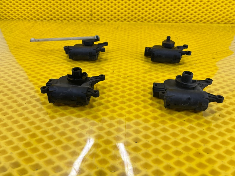 Сервопривод заслонок печки Volkswagen Touareg 2003 7L6