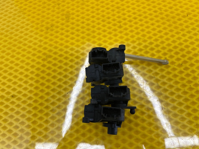 Сервопривод заслонок печки Volkswagen Touareg 2003 7L6