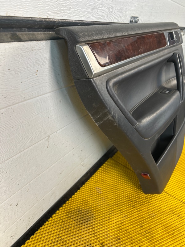 Обшивка задней левой двери (карта) Volkswagen Touareg 2003 7L6