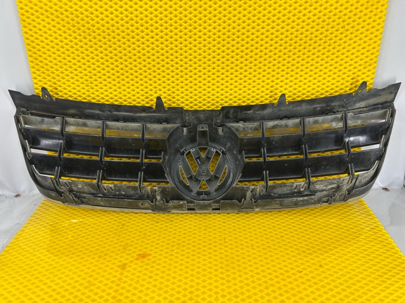 Решетка радиатора Volkswagen Touareg 2003 7L6