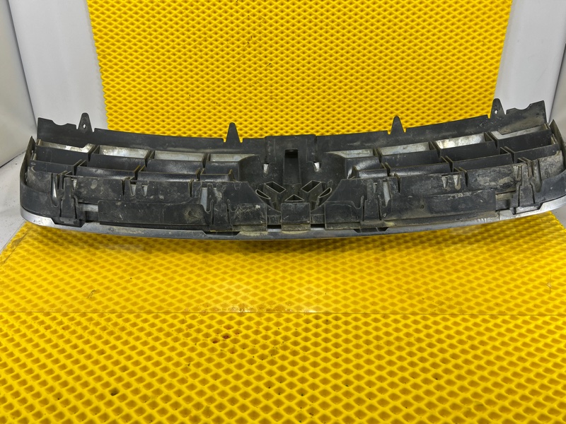 Решетка радиатора Volkswagen Touareg 2003 7L6