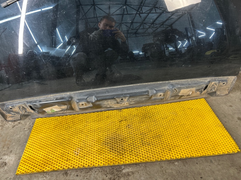 Стекло заднее Volkswagen Touareg 2003 7L6