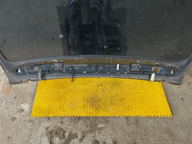 Стекло заднее Volkswagen Touareg 2003 7L6