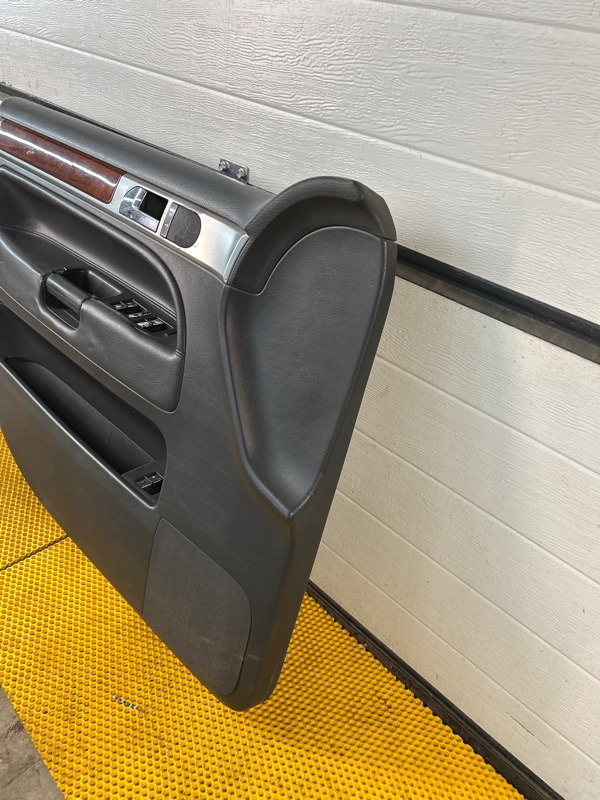 Обшивка передней левой двери (карта) Volkswagen Touareg 2003 7L6