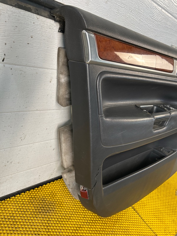 Обшивка передней левой двери (карта) Volkswagen Touareg 2003 7L6