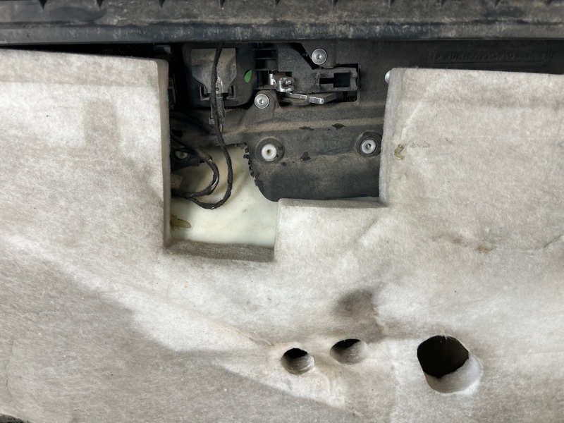 Обшивка передней левой двери (карта) Volkswagen Touareg 2003 7L6