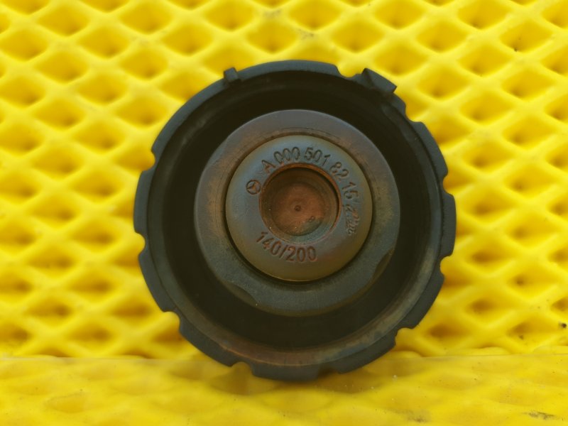 Крышка расширительного бачка Mercedes-Benz S-Class W221