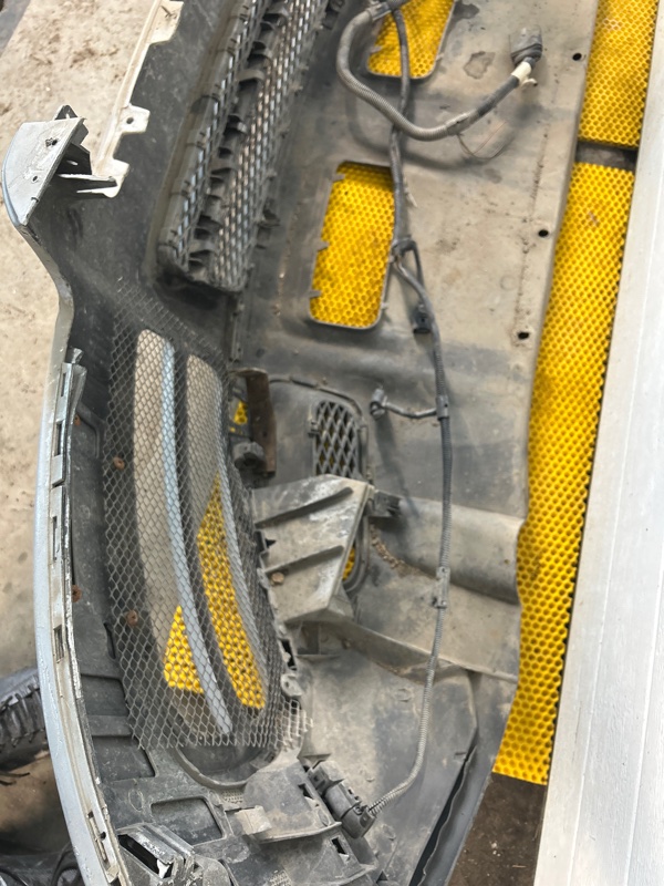 Бампер передний Volkswagen Touareg 2003 7L6