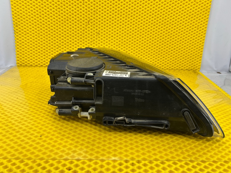 Фара передняя правая Volkswagen Touareg 2003 7L6