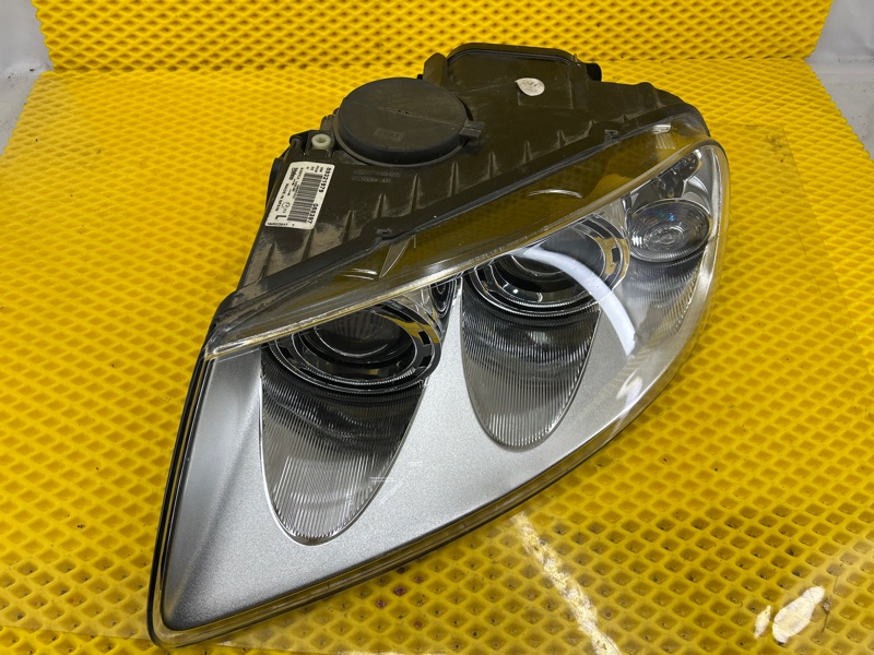 Фара передняя правая Volkswagen Touareg 2003 7L6