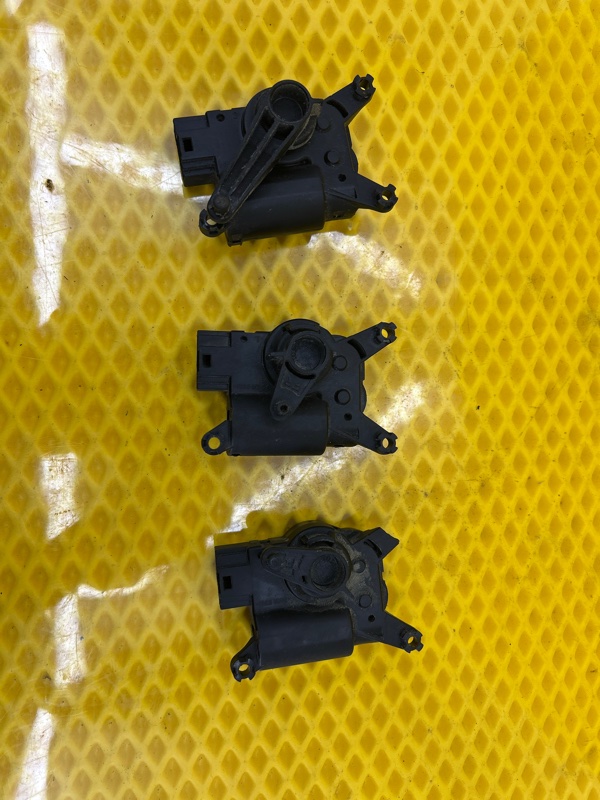 Сервопривод заслонок печки Volkswagen Touareg 2003 7L6