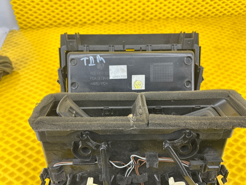 Ящик передней консоли Volkswagen Touareg 2003 7L6