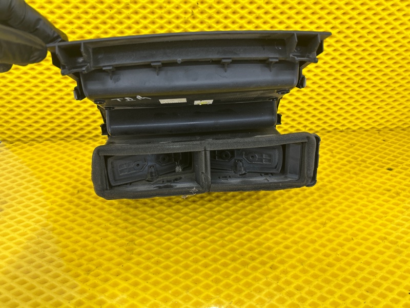 Ящик передней консоли Volkswagen Touareg 2003 7L6