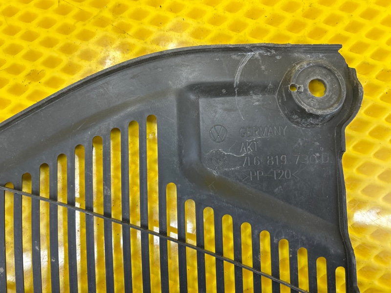 Решетка вентиляционная Volkswagen Touareg 2003 7L6