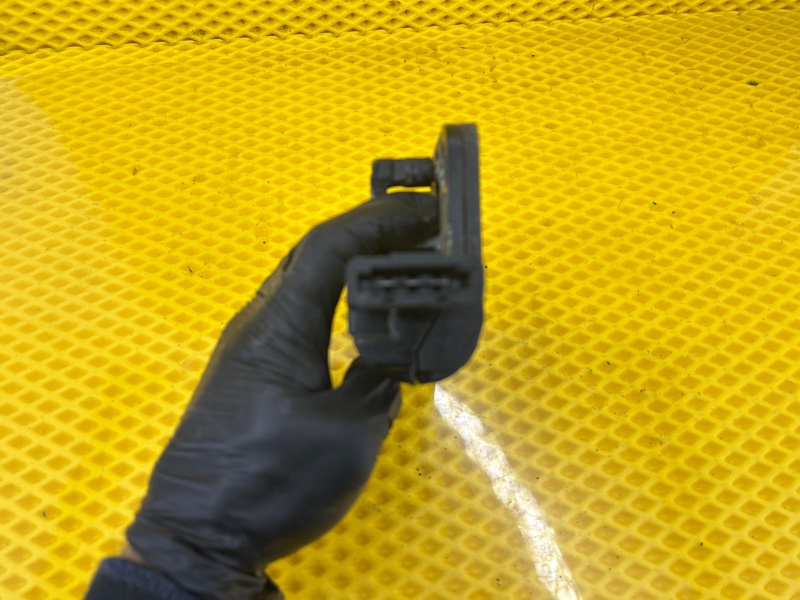 Замок крышки багажника Volkswagen Touareg 2003 7L6