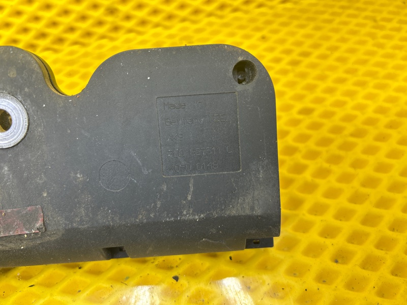 Замок крышки багажника Volkswagen Touareg 2003 7L6