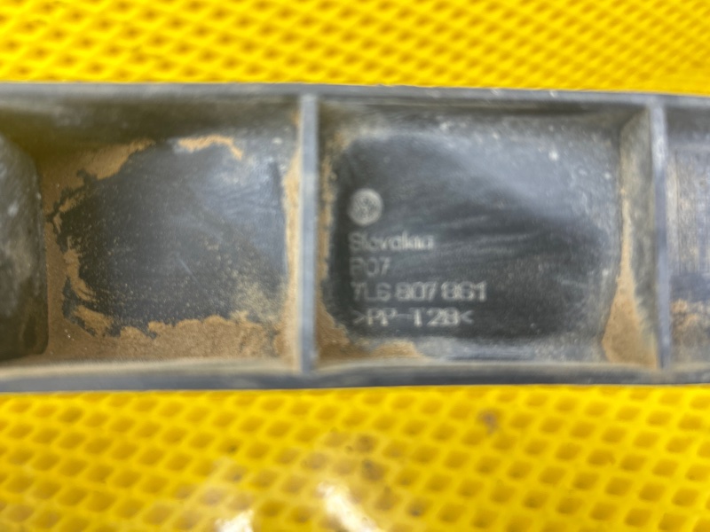 Кронштейн заднего бампера левый Volkswagen Touareg 2003 7L6