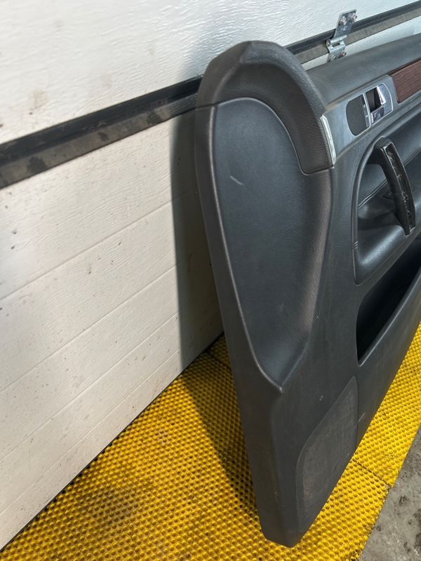 Обшивка двери передняя правая (карта) Volkswagen Touareg 2003 7L6