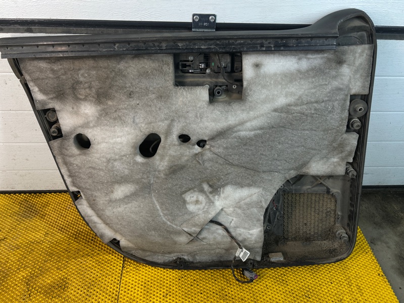 Обшивка двери передняя правая (карта) Volkswagen Touareg 2003 7L6