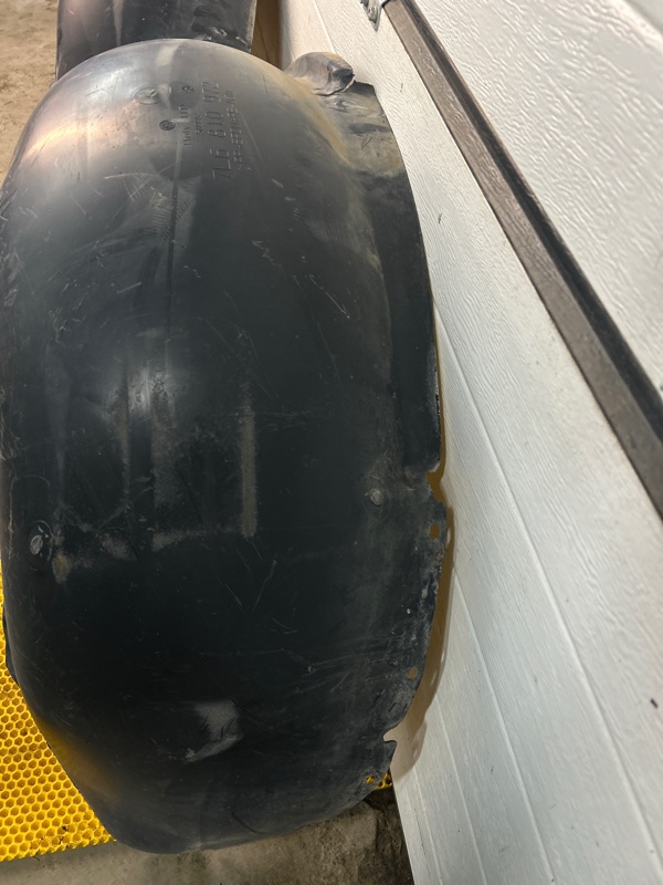 Подкрылок задний Volkswagen Touareg 2003 7L6