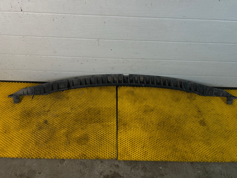 Направляющая заднего бампера Volkswagen Touareg 2003 7L6