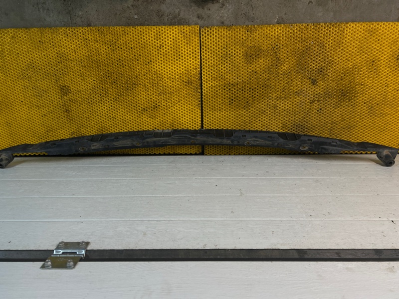 Направляющая заднего бампера Volkswagen Touareg 2003 7L6