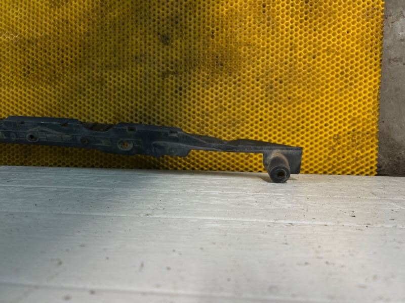 Направляющая заднего бампера Volkswagen Touareg 2003 7L6