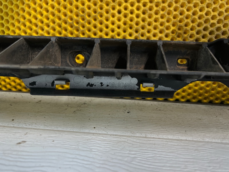 Направляющая заднего бампера Volkswagen Touareg 2003 7L6