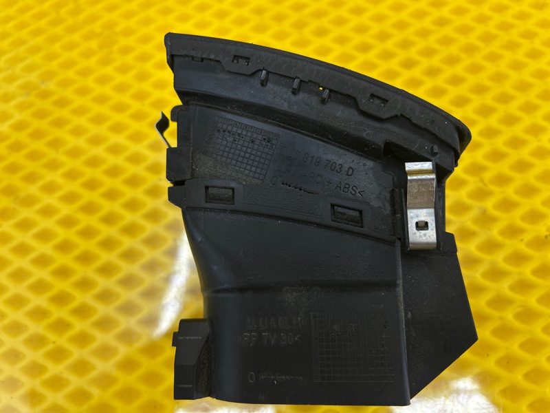 Воздуховод левый (дефлектор) Volkswagen Touareg 2003 7L6