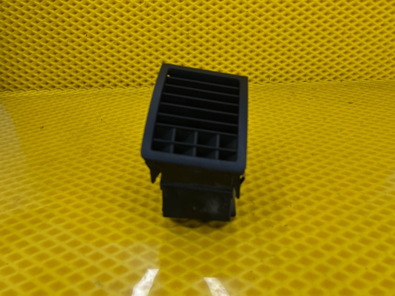 Воздуховод левый (дефлектор) Volkswagen Touareg 2003 7L6