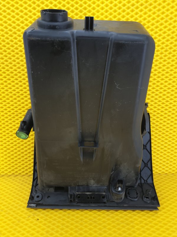 Бардачок Ford Focus 2006 2