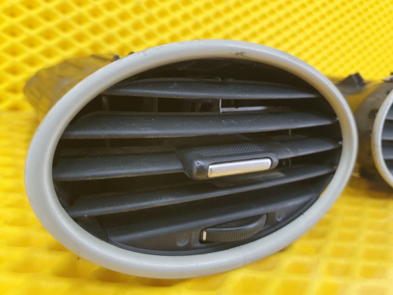 Воздуховод (дефлектор) Ford Focus 2006 2